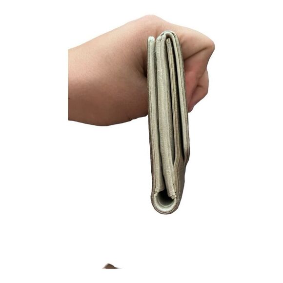 CHANEL Gold Caviar Small Wallet GUC Authentic and Gorgeous - Picture 4 of 9